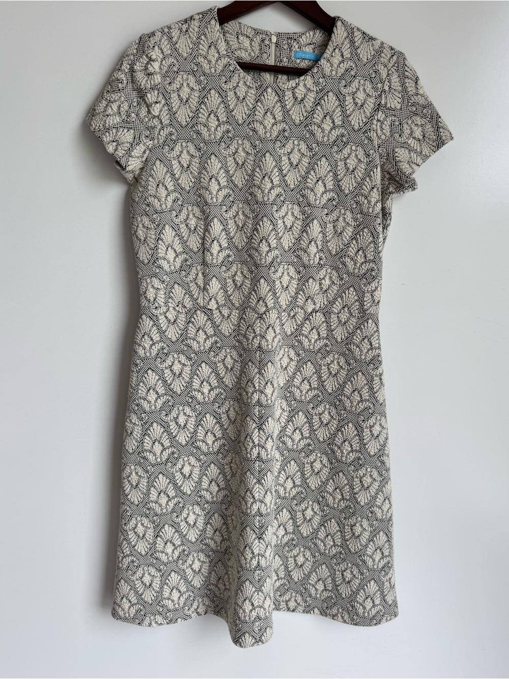 J. McLaughlin Black and Cream Jacquard Fit & Flare Short Sleeve Dress Medium